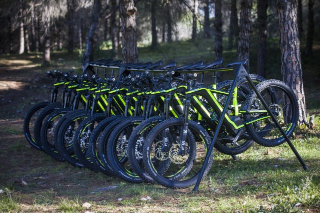 La flotta di Atom X 6 Plus Pro pronte per essere provate sui trail di Malaga