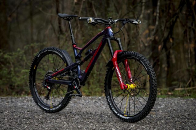 La bici di Sam Hill, campione Enduro World Series 2017, con il meglio in fatto di sospensioni Rock Shox