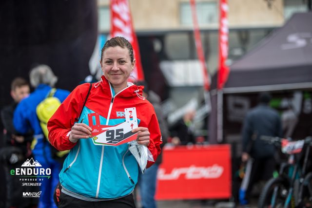 Laura Rossin, vincitrice in campo femminile, dopo aver ritirato la tabella di gara