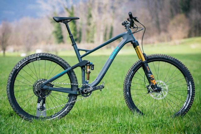 Lee Cougan Quest 29 Carbon in colorazione Gray