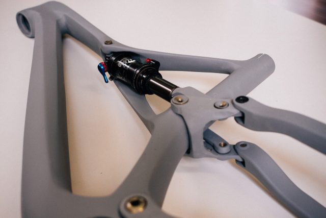 Il cuore del telaio asimmetrico della nuova Stumpjumper