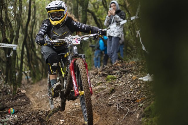 Isabeau Courdurier supera brillantemente la brutta caduta in prova, conquistando la seconda piazza finale