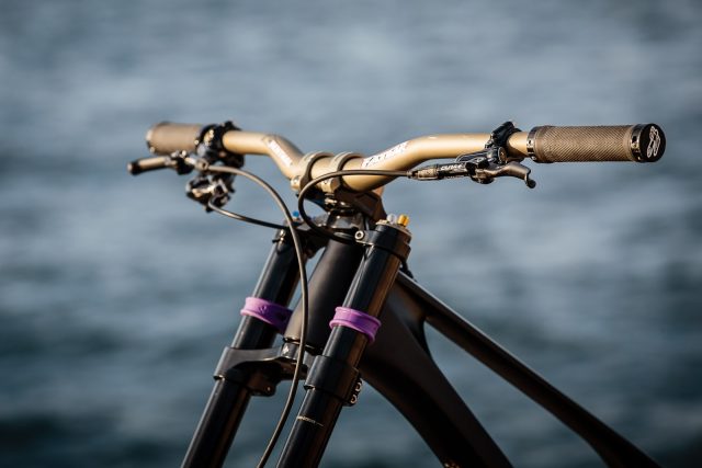 L'impianto montato sulla Ever del team Unno Factory Racing DH