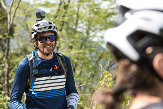 Con action cam montata sul supporto dedicato, stabile e sicuro