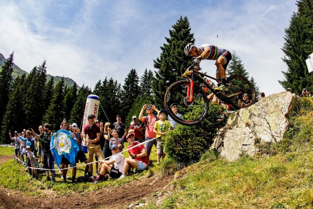 Nino Schurter dà spettacolo sul tracciato di casa