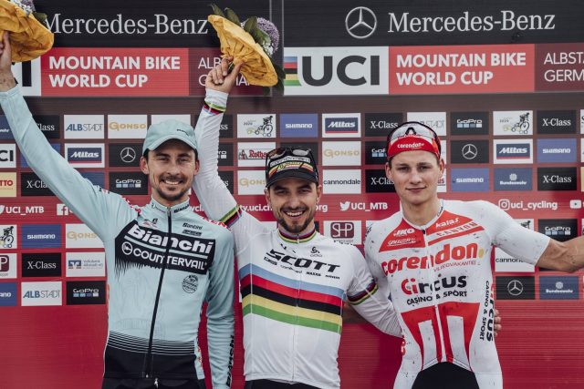 Stephane Tempier 2°, Nino Schurter 1°, Mathieu Van Der Poel 3° compongono il podio Elite Men