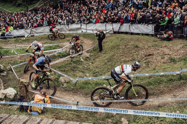 Schurter guida la corsa