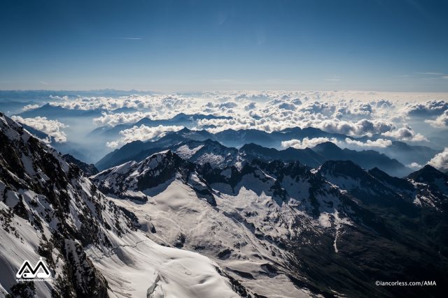 L'increibile panorama che si può ammirare dalla Capanna Margherita L'increibile panorama che si può ammirare dalla Capanna Margherita