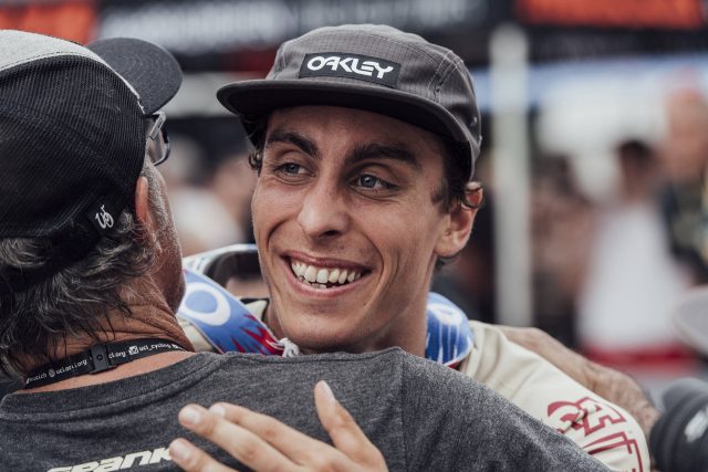 Amaury Pierron raggiante dopo la vittoria di Leogang