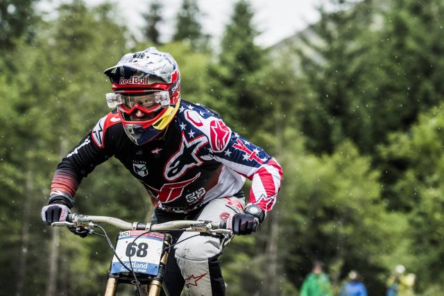 Aaron Gwin si presenta in Scozia da leader di Coppa