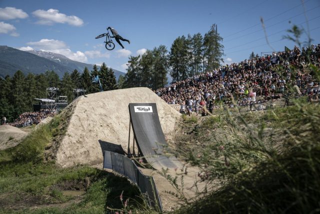Nicholi Rogatkin primo a Innsbruck