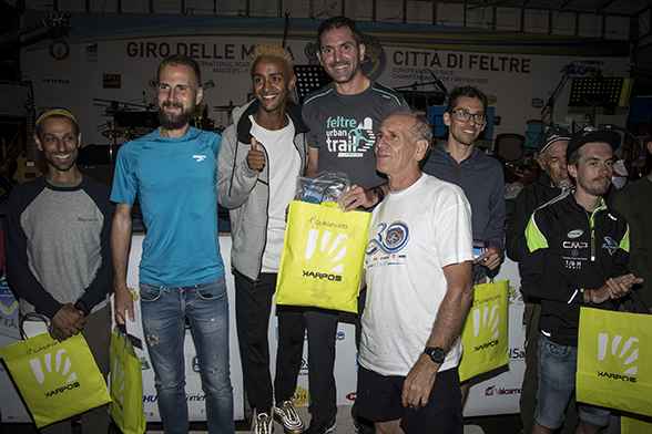 Gabriele De Nard splendido vincitore assoluto del Feltre Urban Trail sul podio insieme allo special guest Yeman Crippa Gabriele De Nard splendido vincitore assoluto del Feltre Urban Trail sul podio insieme allo special guest Yeman Crippa