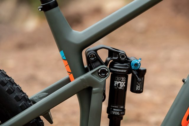 Il doppio leveraggio al centro del sistema FOLD da 170 mm di travel