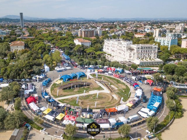 Il Parco Fellini con il Grand Hotel sulla destra