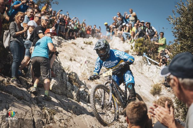 A Sam Hill basta un 9° posto per riconfermarsi campione EWS