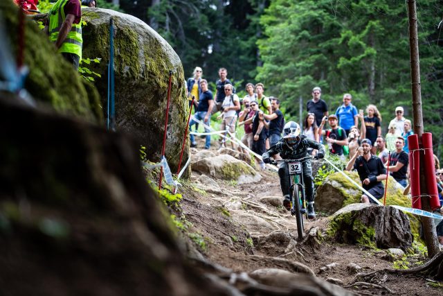 Una fase della prova di Downhill di Coppa del Mondo UCI in Val di Sole 2018 - foto: Michele Mondini