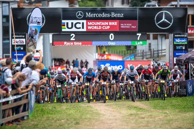 Il via degli uomini elite alla prova di Coppa del Mondo UCI di Cross Country in Val di Sole 2018 - foto: Michele Mondini
