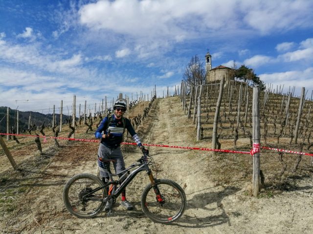 In cima alla salita con la Lapierre e-Zesty AM LTD Ultimate in test