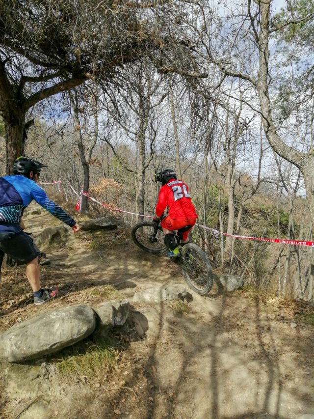Cercando la linea migliore in salita tecnica