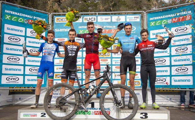 Il podio della gara Uomini Junior: al centro il vincitore Luca Martin