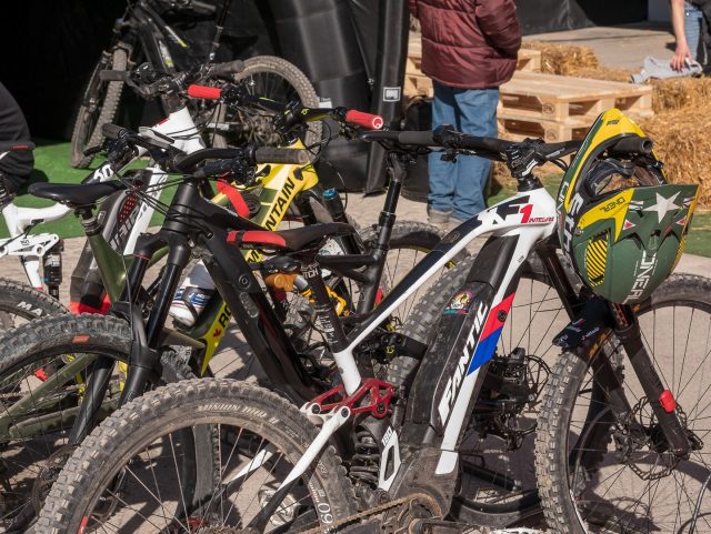 Le armi degli eBiker si riposano tra una prova e l'altra