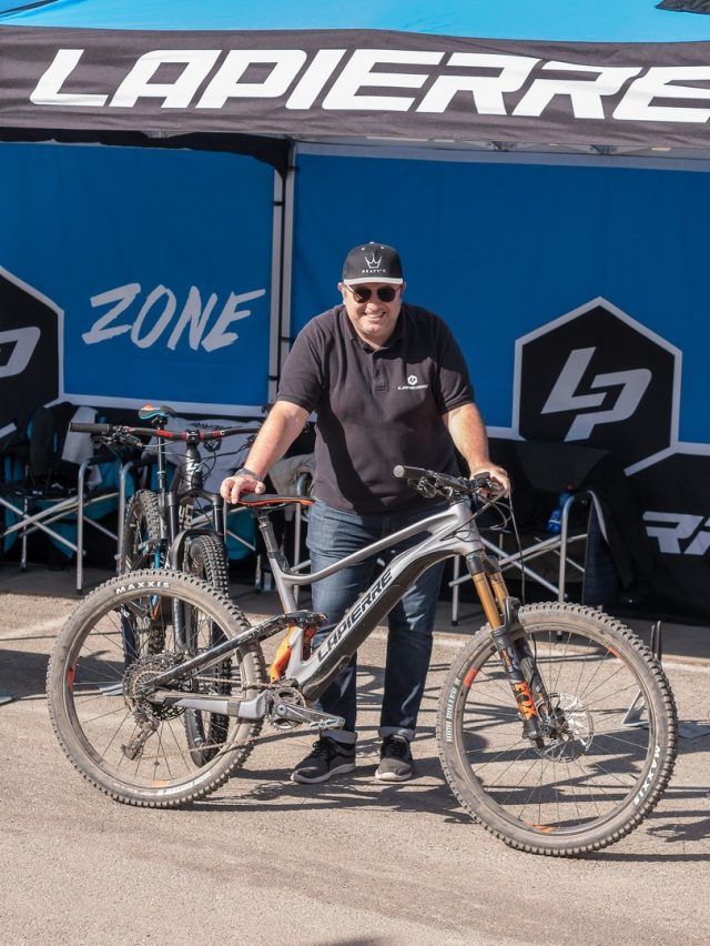 Romano Favoino di R11 con la Lapierre e-Zesty AM LTD Ultimate motorizzata Fazua