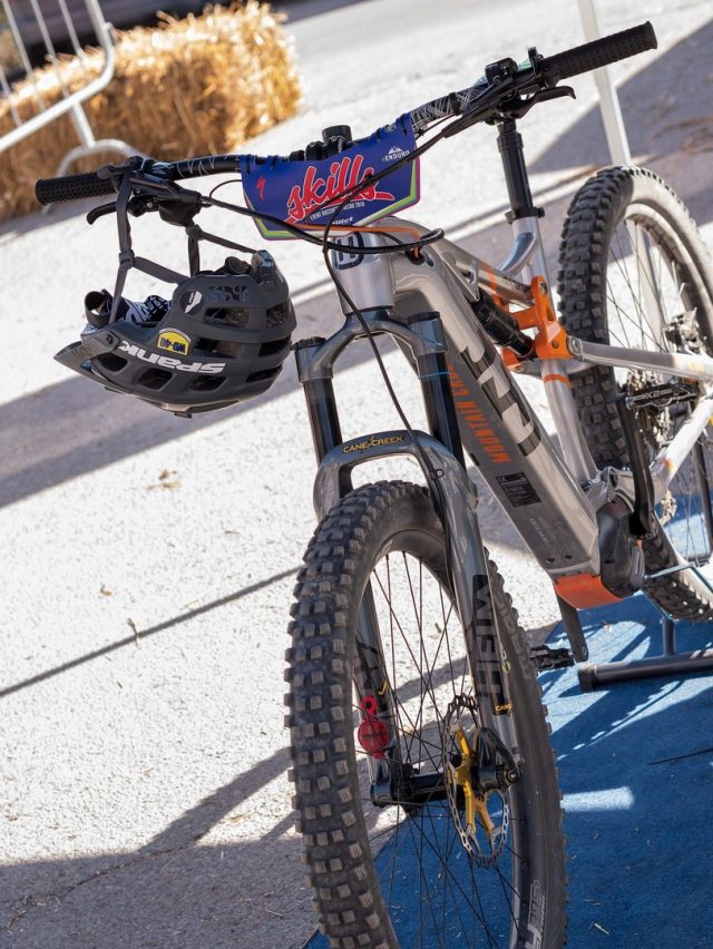 La Husqvarna di Marco Milivinti, con sospensioni Cane Creek