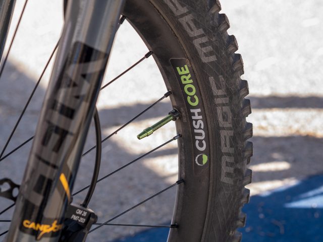 Protezione CushCore per gomme e cerchi sulla eBike di Marco Milivinti