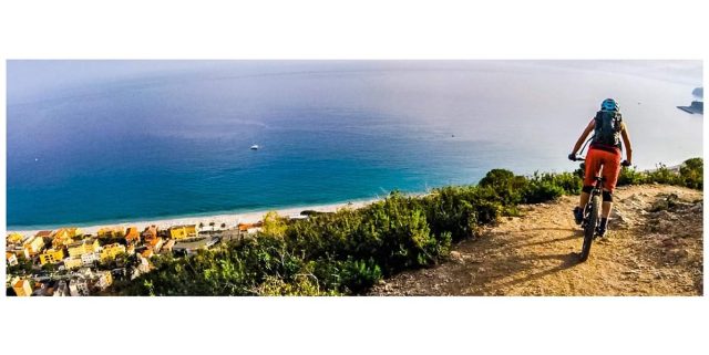 MTB a picco sul mare