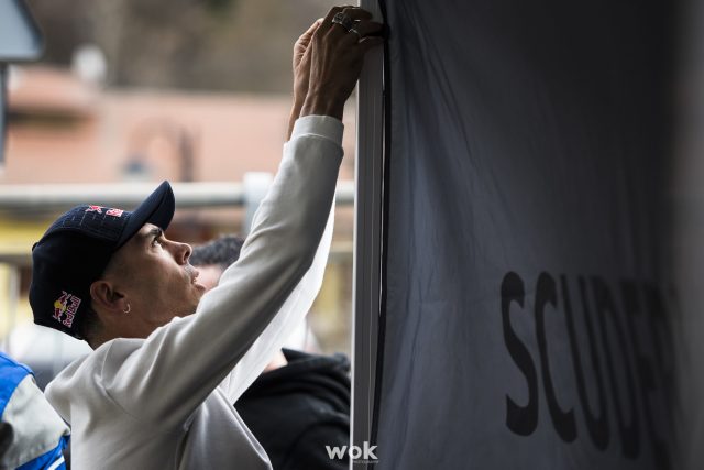 Marco Aurelio Fontana prepara il suo stand