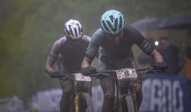 Nadir Colledani inseguito da Nino Schurter