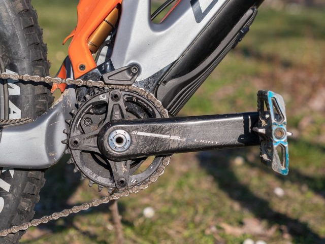 Guarnitura con pedivelle in carbonio FSA K-Light da 170 mm e singola corona SRAM X-Sync II da 32 denti