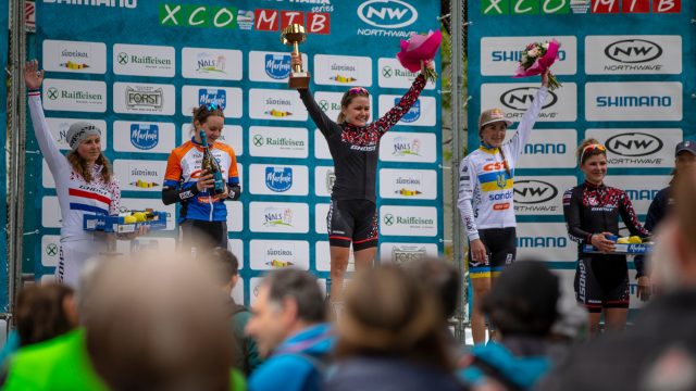 Il podio della gara Open Donne: Da sinistra: Anne Terpstra, Anne Tauber, la vincitrice Sina Frei, Yana Belomoina e Lisa Pasteiner