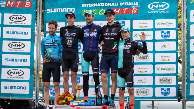 Il podio della gara Open Maschile. Da sinistra: Kerschbaumer, Sarrou, il vincitore Tempier, Luca Braidot e Colledani