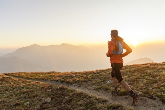 Ancora Anton Krupicka in azione, il forte atleta americano, già testimonial La SPortiva e Buff, sta dando un contributo enorme allo sviluppo delle nuove linee di prodotti Ultimate Direction