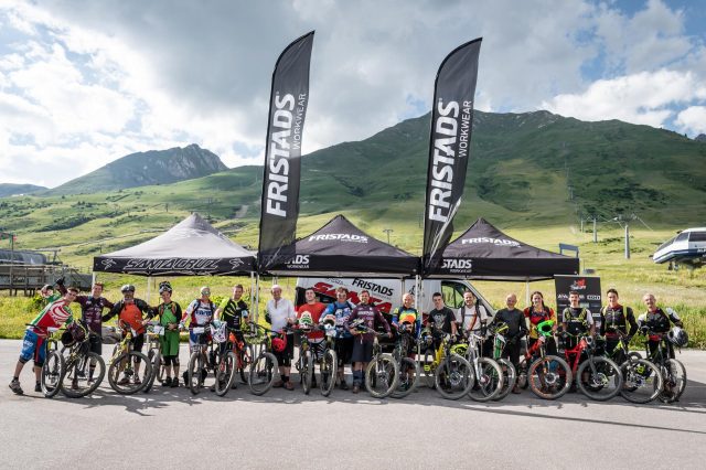 Un gruppo di partecipanti dell'edizione 2018 dei Bike Days a Pontedilegno-Tonale