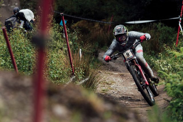 Amaury Pierron domina il fango di Fort William