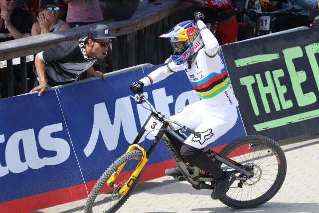 Con la vittoria di Leogang Loic Bruni è a un soffio dalla vetta della generale di Coppa
