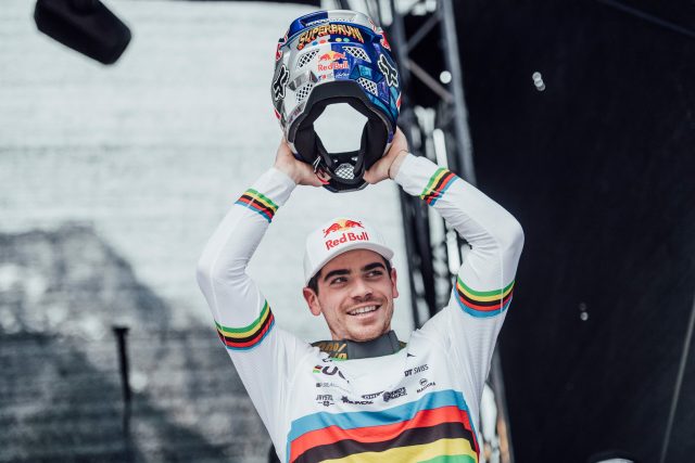 Un raggiante Loic Bruni alla sua seconda vittoria nel 2019