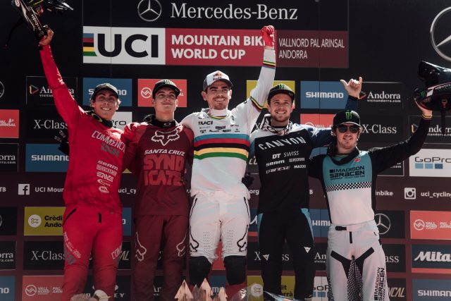 Il podio Elite Men di Vallnord: 4° Amaury Pierron, 2° Loris Vergier, 1° Loic Bruni, 3° Troy Brosnan, 5° Danny Hart