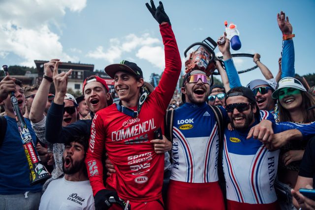 Amaury Pierron trionfa a Les Gets nel weekend della Presa della Bastiglia
