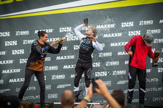 Festeggiamenti sul podio maschile con Laurie Greenland primo, Stefano Introzzi 2°, e lo svizzero Constantin Ruetsch 3°