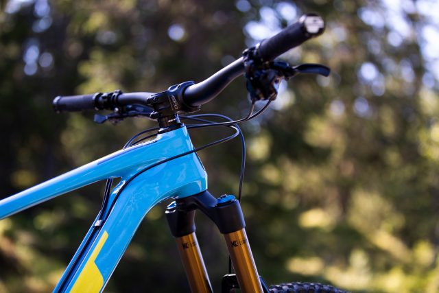 GT Force Carbon Pro - cockpit