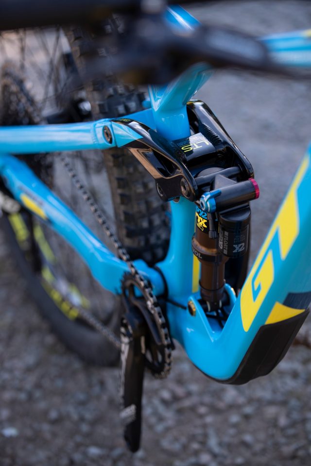 GT Force Carbon Pro - link and shock
