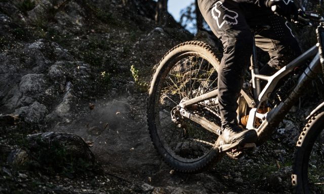 Massima trazione in frenata ricercata nello sviluppo della nuova Specialized Demo 29