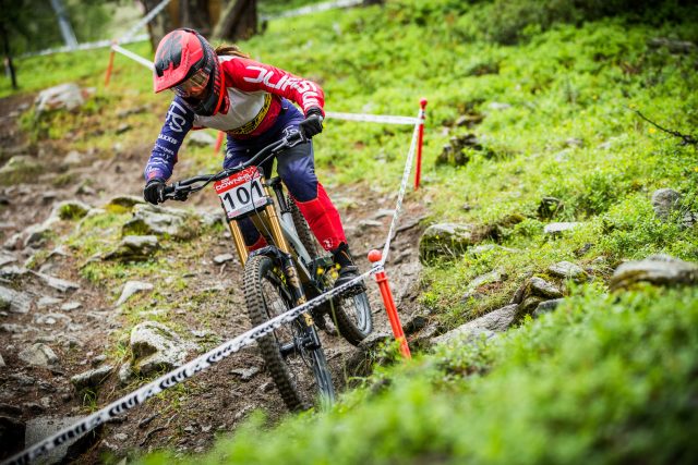 La vincitrice Veronika Widmann sulla pista DH di Pila