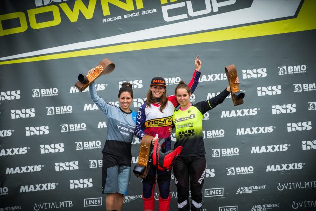 Il podio femminile della European Downhill Cup di Pila: 2^ Alia Marcellini, 1^ Veronika Widmann, 3^ Alessia Missiaggia