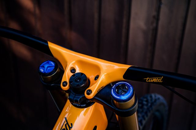 Forme avveniristiche per il cockpit integrato della Scott Gambler Tuned