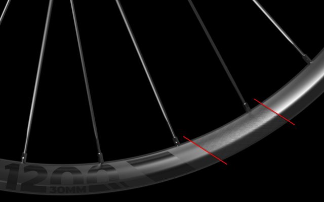 DT Swiss 1200 Spline: focus sul cerchio in carbonio