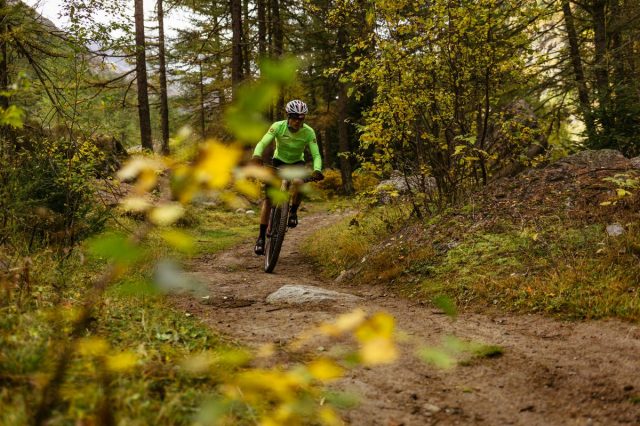 In MTB nei boschi intorno a Cogne